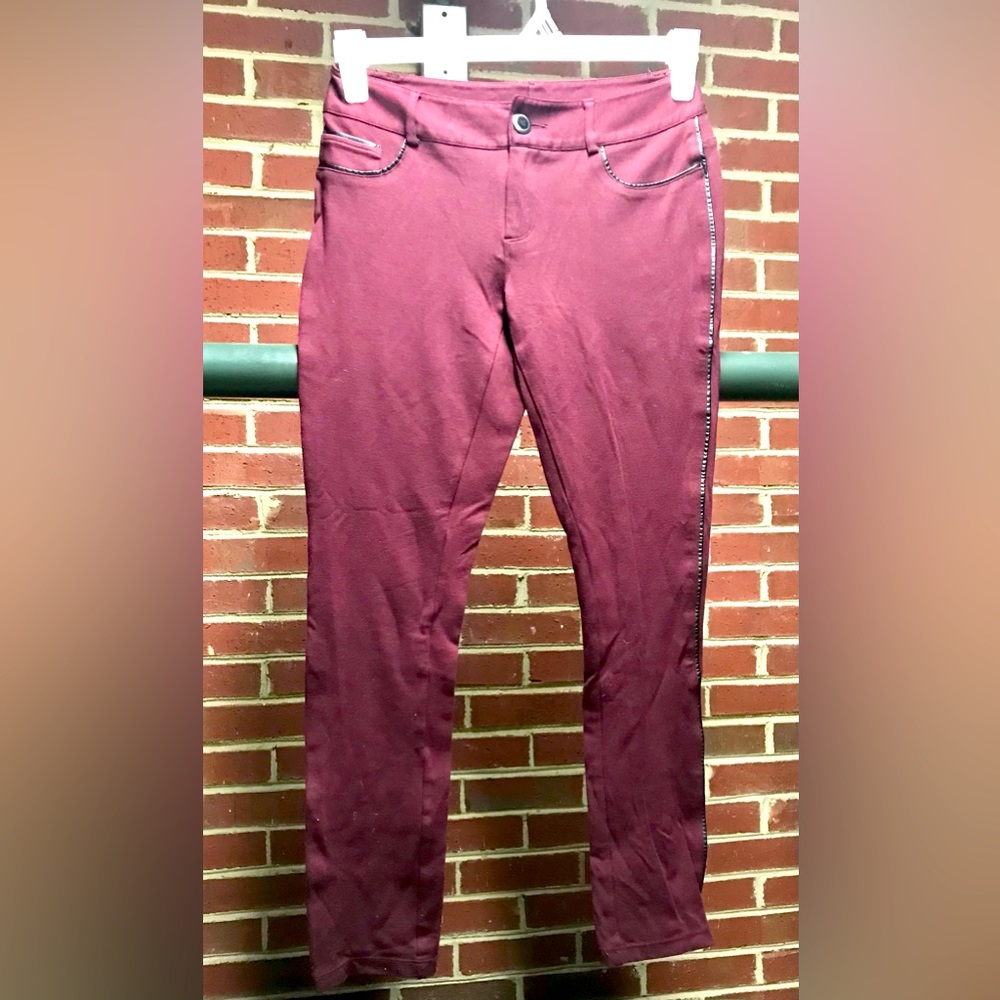 Maurice’s size S jegging Maroon with black outline
